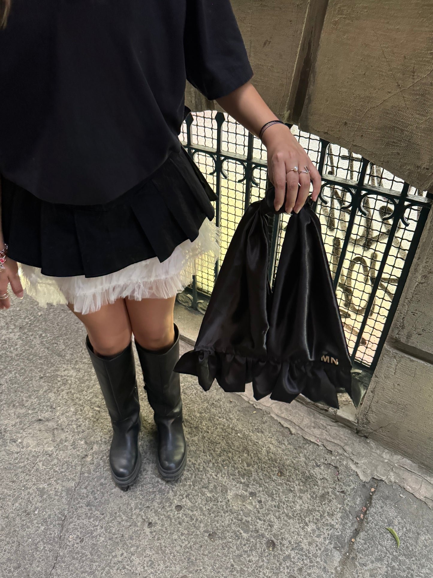 mala negra satín grande