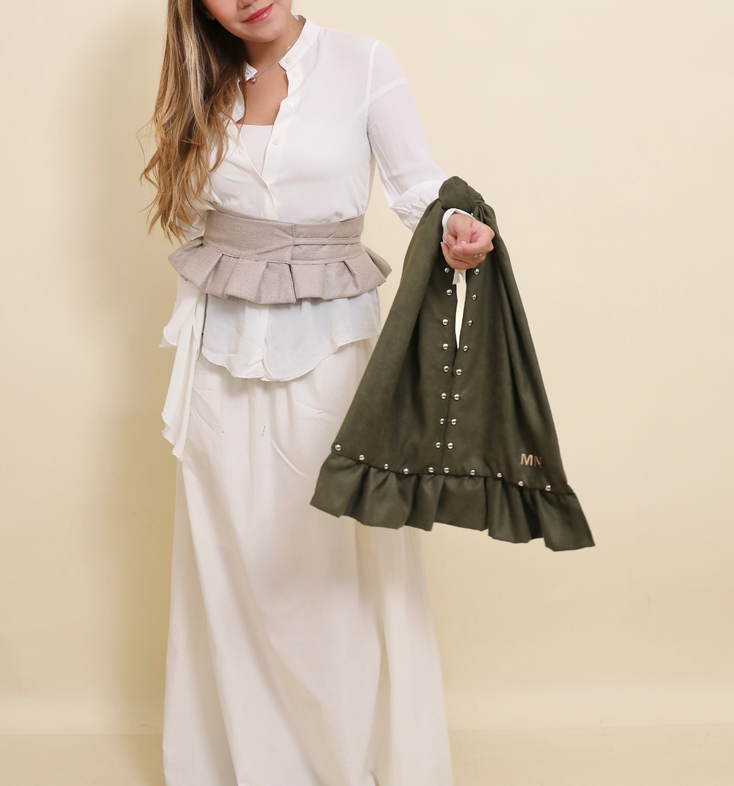 Mala Grande Militar Studs